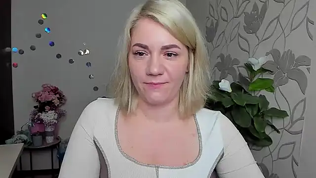 Snapshot of MariaSttone chatting on December 1, 2025, 6:24 pm MariaSttone online show from December 1, 2025, 6:24 pm