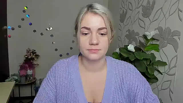 Snapshot of MariaSttone chatting on December 15, 2025, 3:38 pm MariaSttone online show from December 15, 2025, 3:38 pm