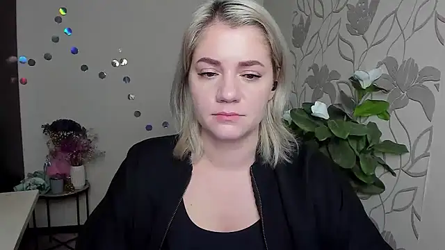 Snapshot of MariaSttone chatting on December 20, 2025, 11:45 pm MariaSttone online show from December 20, 2025, 11:45 pm