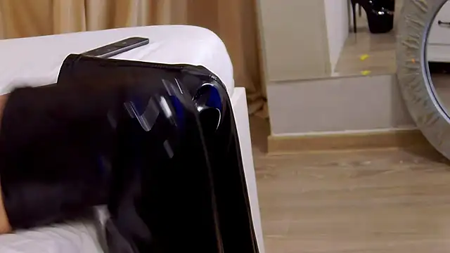 Snapshot of FeetVibe chatting on February 15, 2025, 9:38 am FeetVibe online show from February 15, 2025, 9:38 am