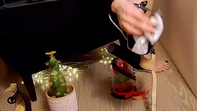 Snapshot of FeetVibe chatting on February 19, 2025, 12:22 pm FeetVibe online show from February 19, 2025, 12:22 pm