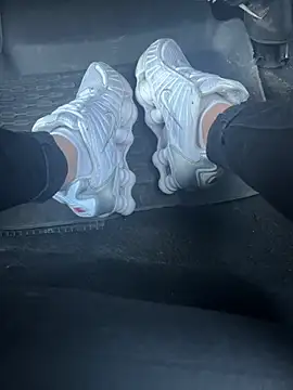 Snapshot of FeetVibe chatting on March 8, 2025, 6:21 am FeetVibe online show from March 8, 2025, 6:21 am