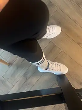 Snapshot of FeetVibe chatting on October 20, 2025, 6:03 am FeetVibe online show from October 20, 2025, 6:03 am