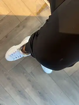 Snapshot of FeetVibe chatting on October 31, 2025, 8:15 am FeetVibe online show from October 31, 2025, 8:15 am