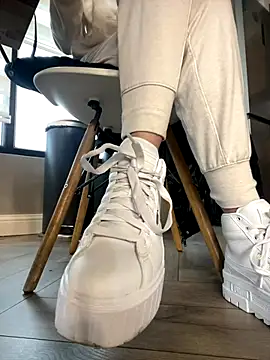 Snapshot of FeetVibe chatting on November 14, 2025, 8:13 am FeetVibe online show from November 14, 2025, 8:13 am