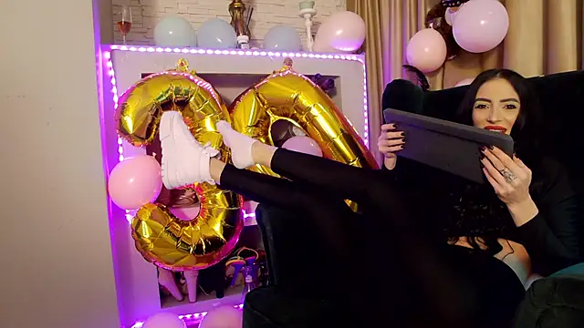 Snapshot of FeetVibe chatting on November 15, 2025, 8:33 am FeetVibe online show from November 15, 2025, 8:33 am