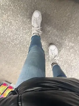 Snapshot of FeetVibe chatting on November 20, 2025, 7:19 am FeetVibe online show from November 20, 2025, 7:19 am