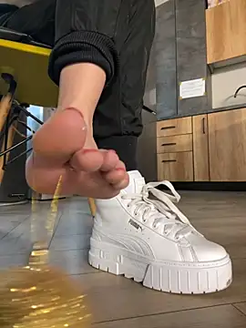 Snapshot of FeetVibe chatting on November 21, 2025, 7:40 am FeetVibe online show from November 21, 2025, 7:40 am