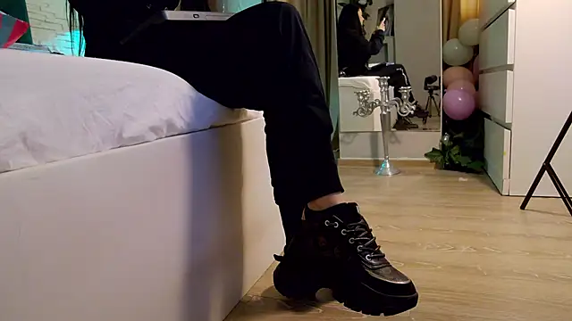 Snapshot of FeetVibe chatting on December 5, 2025, 8:23 am FeetVibe online show from December 5, 2025, 8:23 am