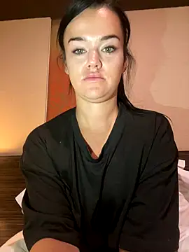 English-Chloe96 online show from November 8, 2025, 8:03 am