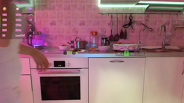 Snapshot of MilfeaN chatting on October 14, 2025, 4:57 am MilfeaN online show from October 14, 2025, 4:57 am