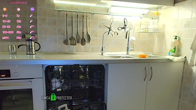 Snapshot of MilfeaN chatting on October 28, 2025, 8:07 am MilfeaN online show from October 28, 2025, 8:07 am