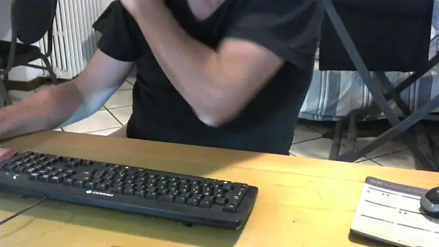 Snapshot of alkro63 chatting on September 28, 2025, 6:35 pm alkro63 online show from September 28, 2025, 6:35 pm