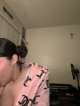 Snapshot of ladylavish chatting on December 15, 2024, 11:23 am ladylavish online show from December 15, 2024, 11:23 am