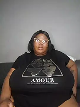 DAIRYBELLELIZxx online show from July 14, 2026, 8:03 pm