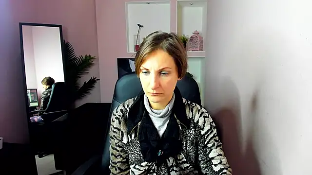 Snapshot of AuroraScript chatting on December 18, 2024, 9:29 pm AuroraScript online show from December 18, 2024, 9:29 pm