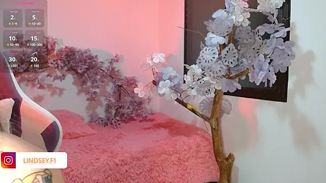 Snapshot of NaomiFox1 chatting on October 22, 2025, 3:40 am NaomiFox1 online show from October 22, 2025, 3:40 am