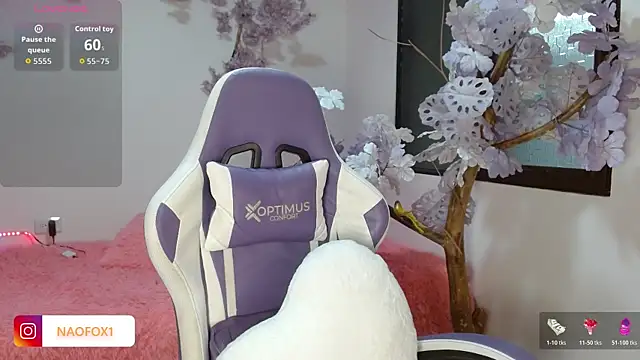 Snapshot of NaomiFox1 chatting on November 5, 2025, 4:01 am NaomiFox1 online show from November 5, 2025, 4:01 am