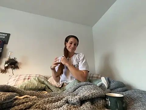 Snapshot of MissSwitch chatting on December 19, 2024, 1:18 pm MissSwitch online show from December 19, 2024, 1:18 pm