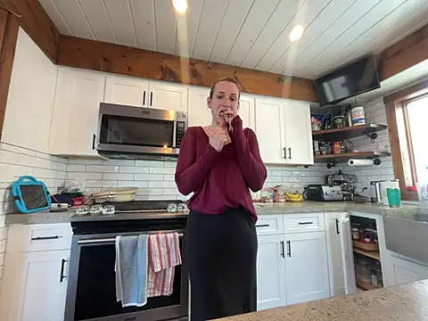 Snapshot of MissSwitch chatting on January 21, 2025, 6:23 pm MissSwitch online show from January 21, 2025, 6:23 pm