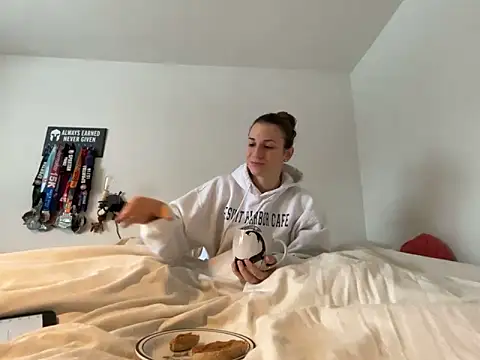 Snapshot of MissSwitch chatting on January 24, 2025, 1:14 pm MissSwitch online show from January 24, 2025, 1:14 pm