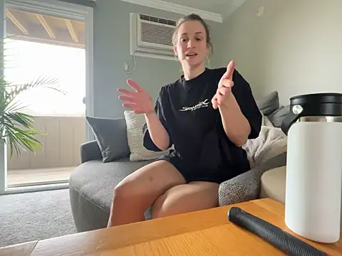 Snapshot of MissSwitch chatting on March 19, 2025, 9:05 pm MissSwitch online show from March 19, 2025, 9:05 pm