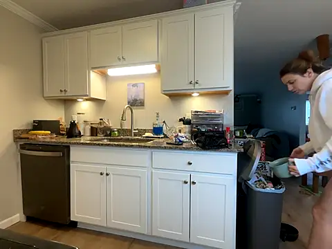 Snapshot of MissSwitch chatting on December 4, 2025, 2:37 pm MissSwitch online show from December 4, 2025, 2:37 pm