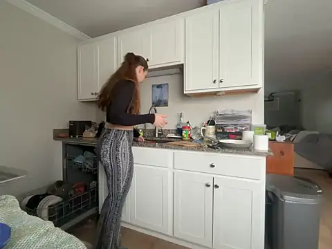 Snapshot of MissSwitch chatting on December 14, 2025, 7:51 pm MissSwitch online show from December 14, 2025, 7:51 pm