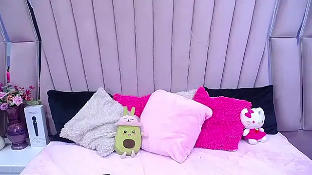 Snapshot of nathalia_pink chatting on November 6, 2025, 8:43 pm nathalia pink online show from November 6, 2025, 8:43 pm