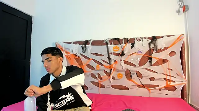 boys yourparty online show from October 18, 2025, 1:12 pm