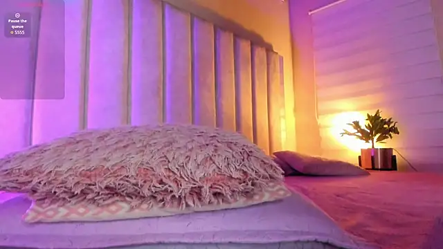 lil hanna18 online show from October 15, 2025, 10:04 am