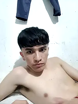 Snapshot of benji_hoter chatting on November 27, 2025, 12:35 am benji hoter online show from November 27, 2025, 12:35 am