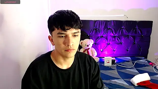 Snapshot of benji_hoter chatting on December 2, 2025, 10:38 pm benji hoter online show from December 2, 2025, 10:38 pm