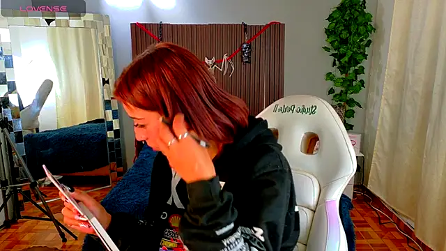 Snapshot of Scarllett_BDSM chatting on October 27, 2025, 10:25 pm Scarllett BDSM online show from October 27, 2025, 10:25 pm