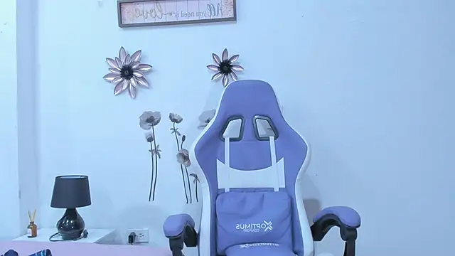 Snapshot of AnneGagner chatting on December 5, 2024, 9:50 pm AnneGagner online show from December 5, 2024, 9:50 pm