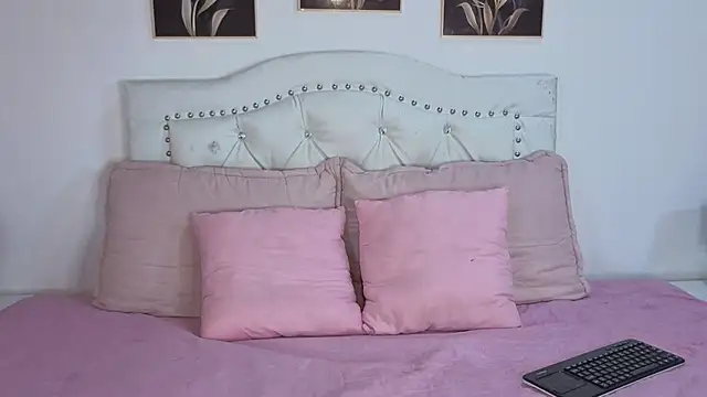 Snapshot of AnneGagner chatting on September 14, 2025, 6:51 pm AnneGagner online show from September 14, 2025, 6:51 pm