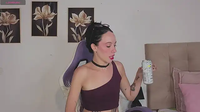 Snapshot of AnneGagner chatting on December 3, 2025, 9:02 pm AnneGagner online show from December 3, 2025, 9:02 pm