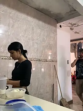 Snapshot of Rouuus12 chatting on February 15, 2026, 12:58 pm Rouuus12 online show from February 15, 2026, 12:58 pm