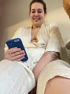 SuzieMurray online show from November 11, 2025, 12:27 pm