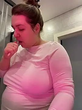 Snapshot of SuzieMurray chatting on February 4, 2026, 7:25 am SuzieMurray online show from February 4, 2026, 7:25 am