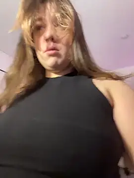 Snapshot of SuzieMurray chatting on February 21, 2026, 8:26 am SuzieMurray online show from February 21, 2026, 8:26 am