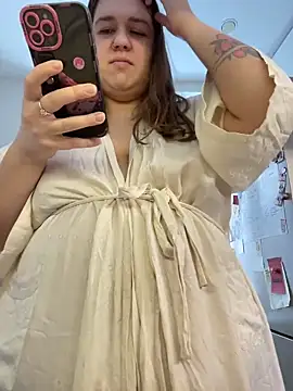 Snapshot of SuzieMurray chatting on February 22, 2026, 8:24 am SuzieMurray online show from February 22, 2026, 8:24 am