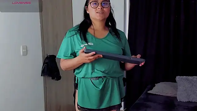 lorymoon online show from December 2, 2024, 10:12 pm