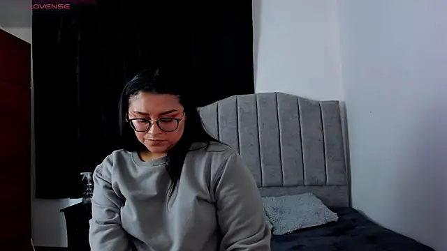 lorymoon online show from December 19, 2024, 7:18 pm