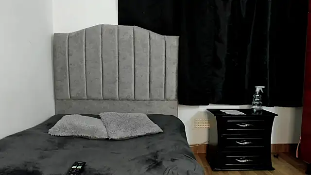 lorymoon online show from December 23, 2024, 6:58 pm