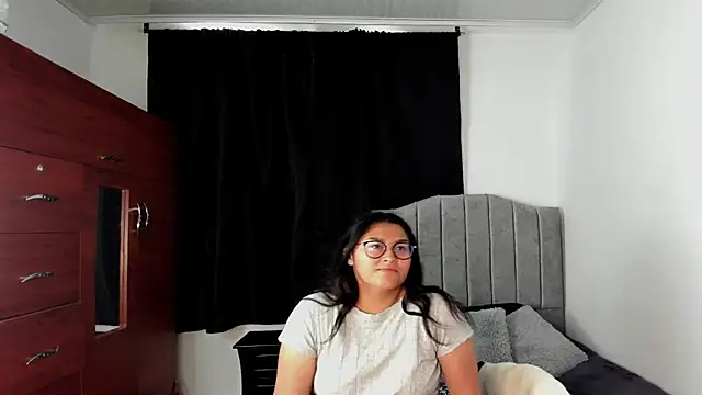 lorymoon online show from January 10, 2025, 6:49 pm