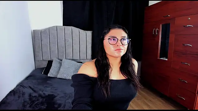 lorymoon online show from January 28, 2025, 8:26 pm