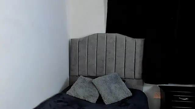 lorymoon online show from February 5, 2025, 8:46 pm