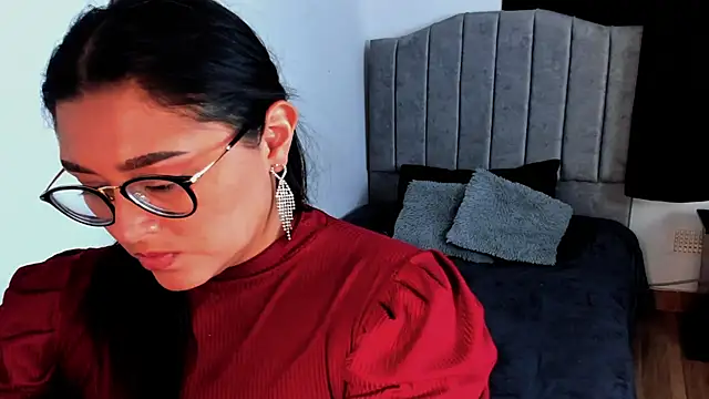 lorymoon online show from February 18, 2025, 8:58 pm