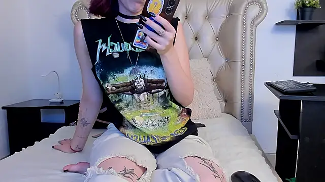 AlexaFoxy18 online show from December 3, 2024, 3:52 am